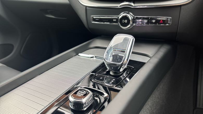 Volvo XC60 2.0 B5P Plus Black Edition 5dr AWD Geartronic Petrol Estate